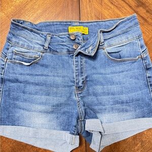 Wax Jean Women's Classic Blue Jean Shorts size Large inseam 2.5"